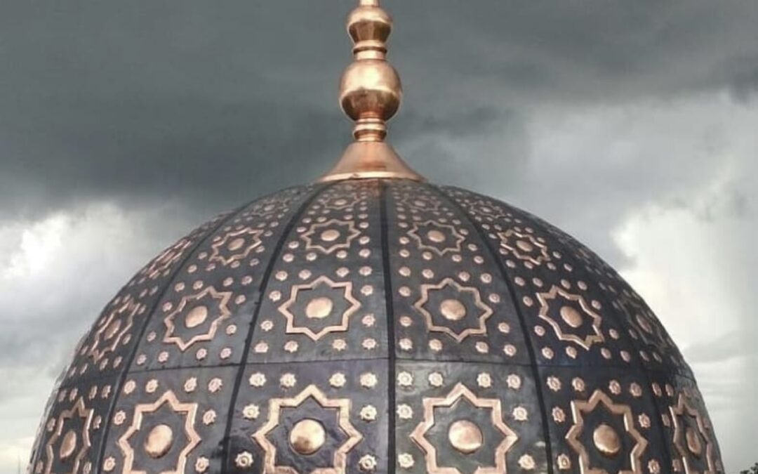 Suasana Lebih Sakral di Masjid: Ukiran Tembaga Seperti Apa?