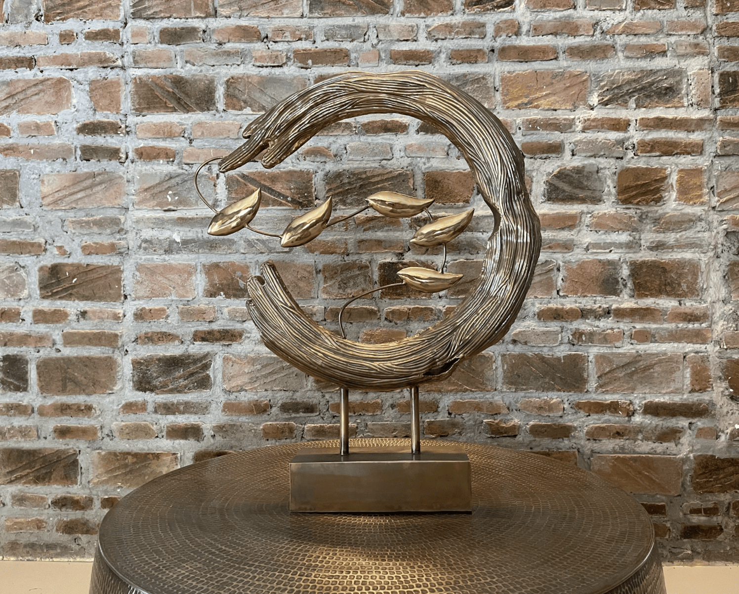 sculpture roemah tembaga